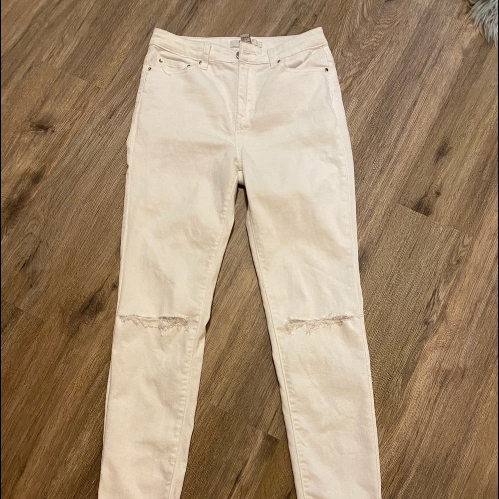 WOMENS RIPPED JEANS